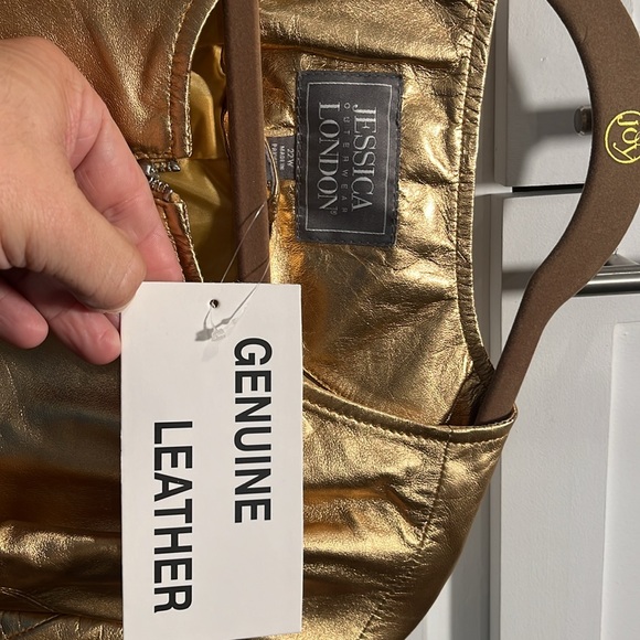 100 % leather jacket and beautiful gold. Jessica London size 22 W. - Picture 5 of 8